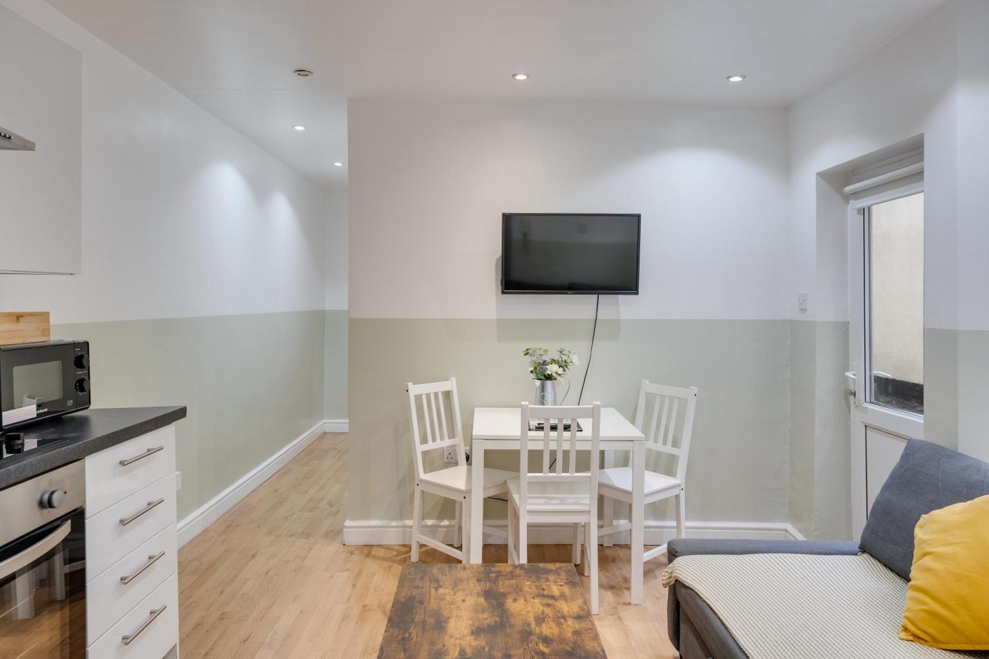 2 Bedroom Apartment For Up To 6 Nr Centre Κάρντιφ Εξωτερικό φωτογραφία